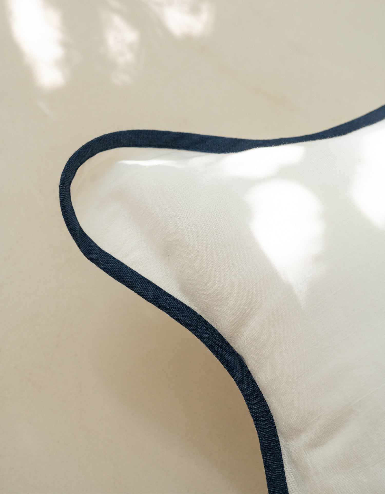 Housse de coussin carré Festonnée -  Blanc / Bleu