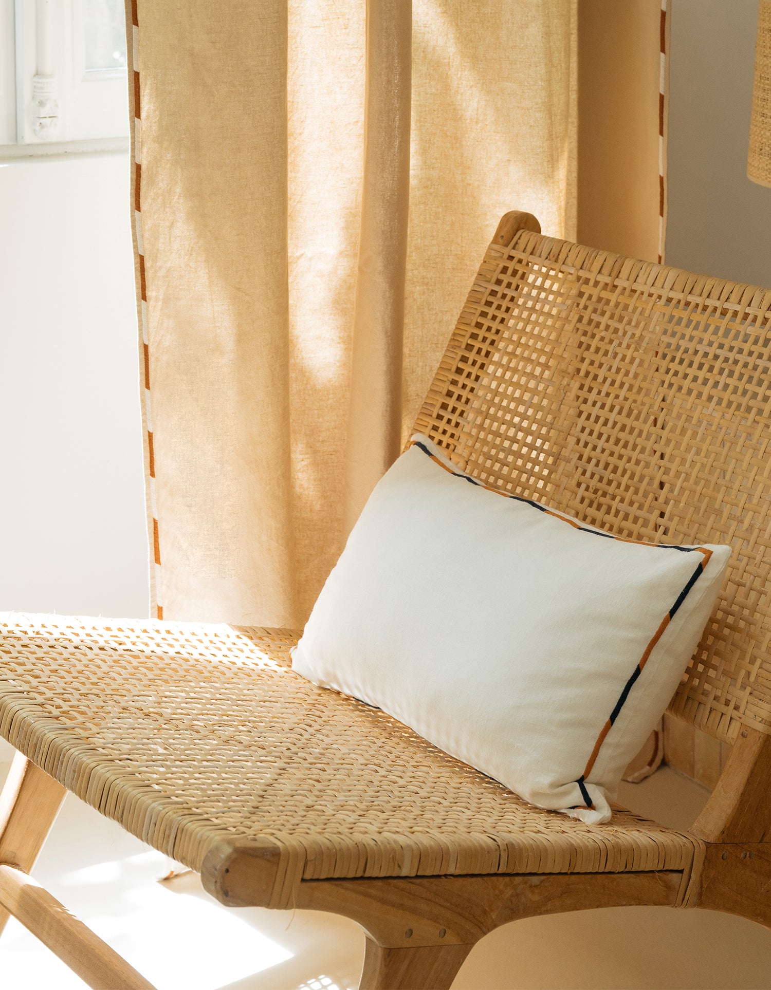 Housse de Coussin long Brodée - Blanc