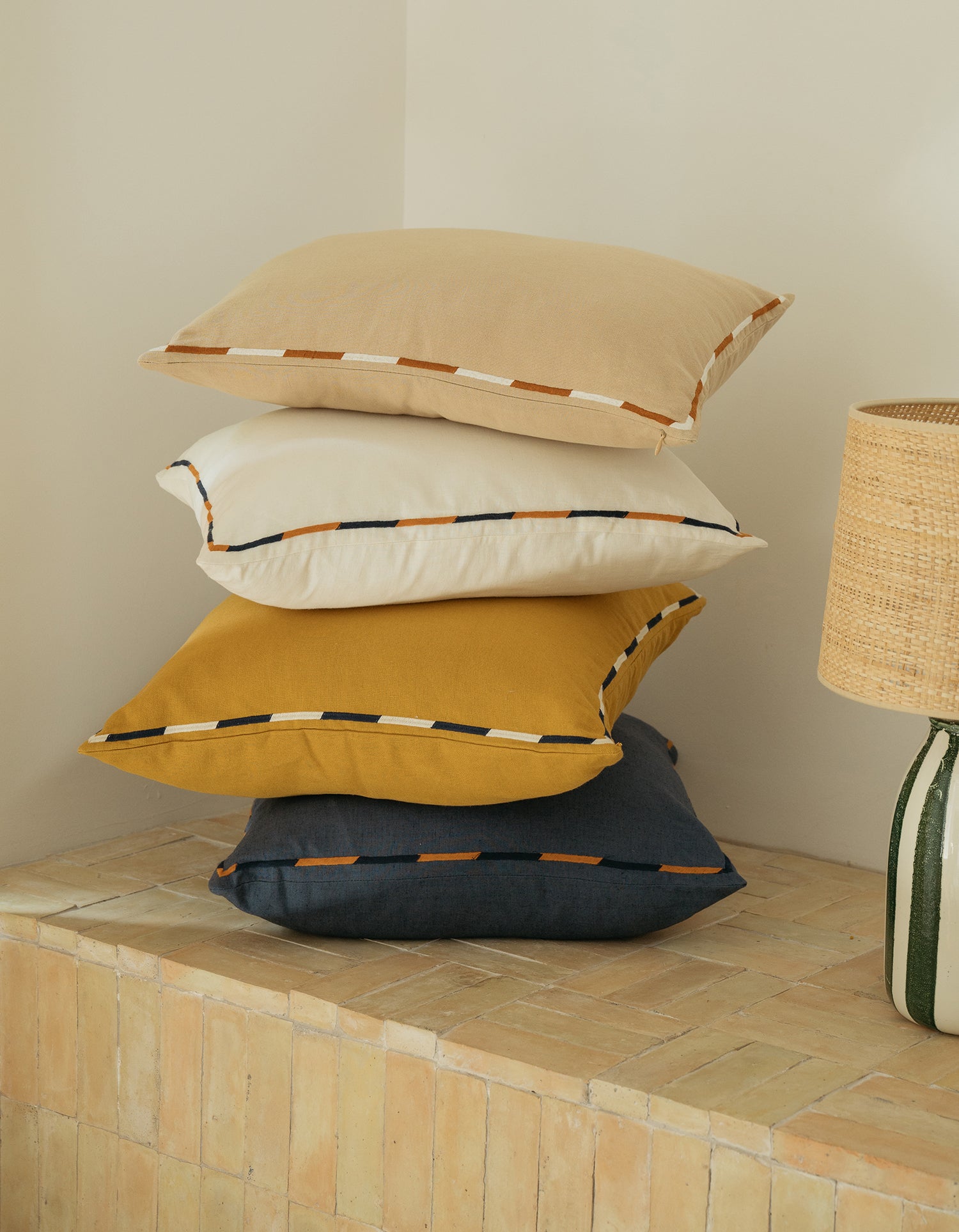 Housse de Coussin long Brodée - Blanc