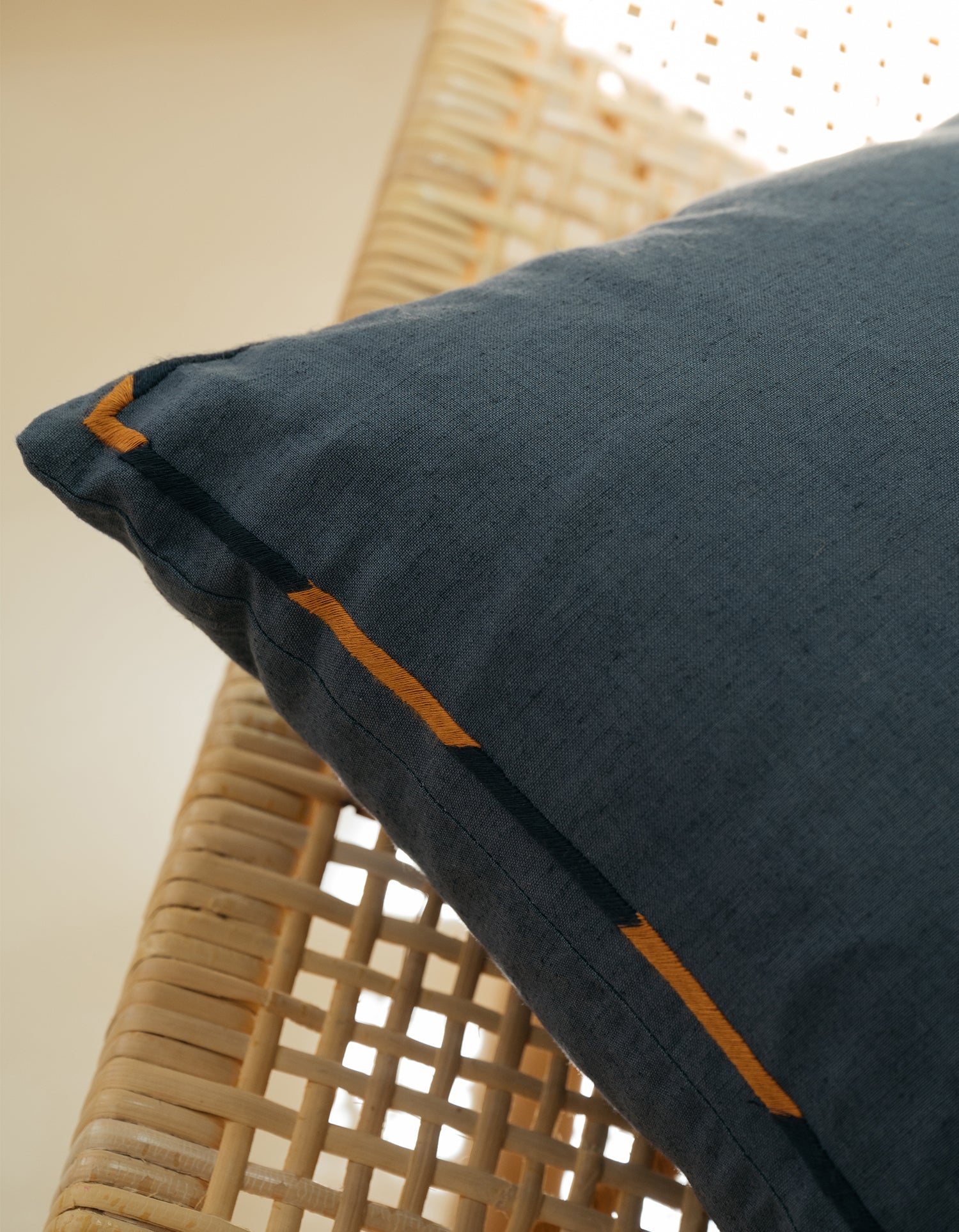 Housse de Coussin long Brodée - Bleu
