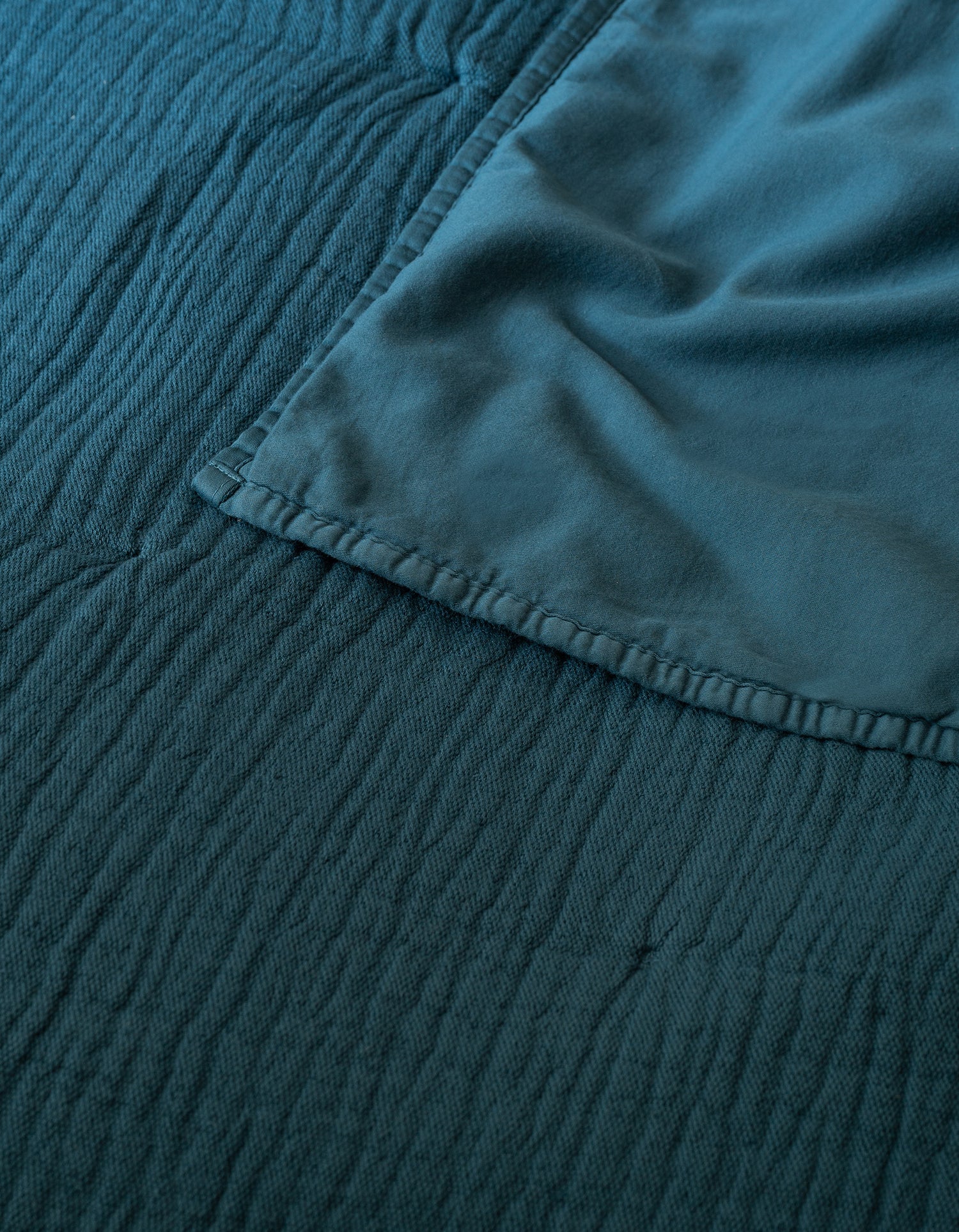 De gewassen satijnen Quilt - Zeeblauw