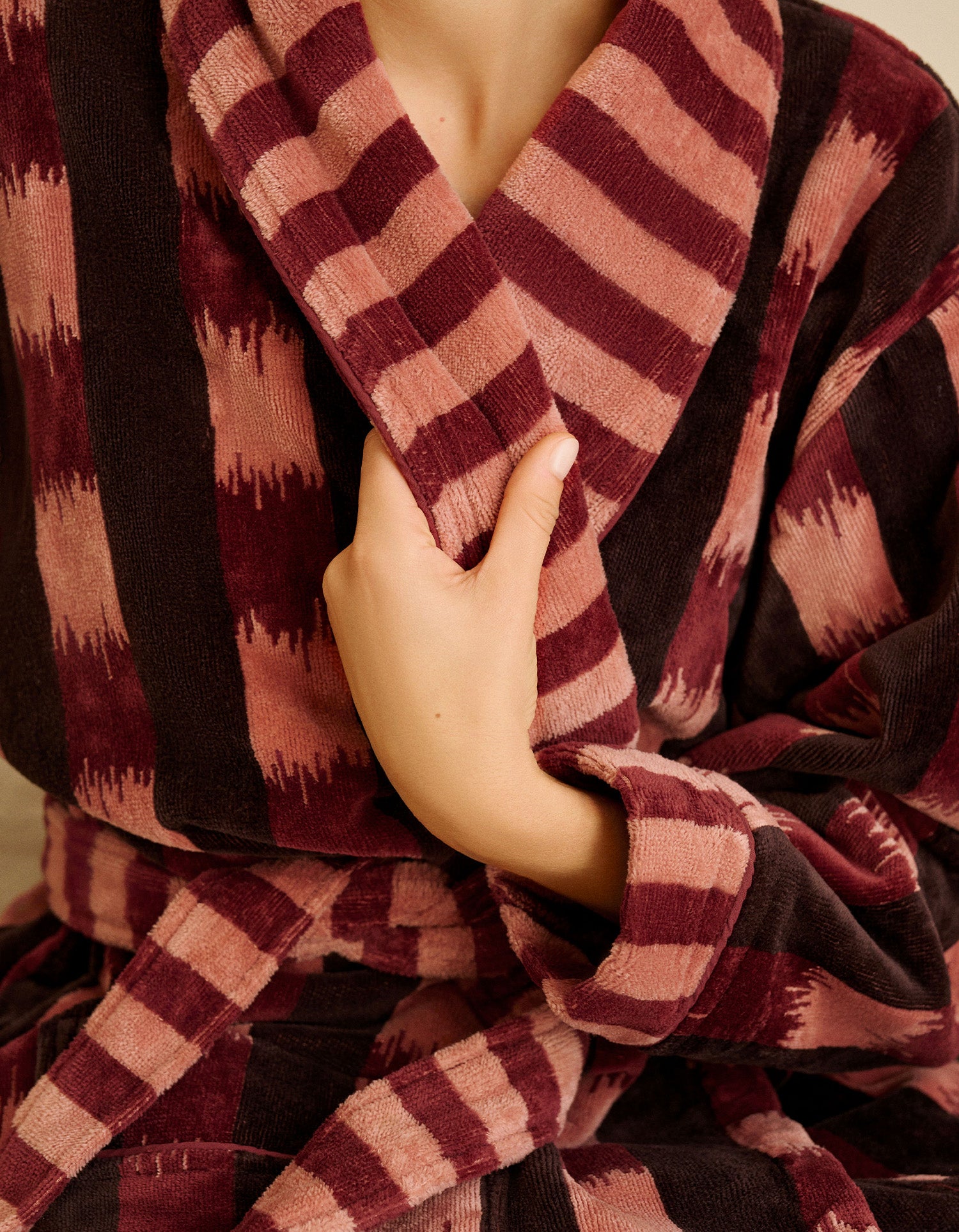 Flauschiger Bademantel aus Frottee-Velours - Ikat