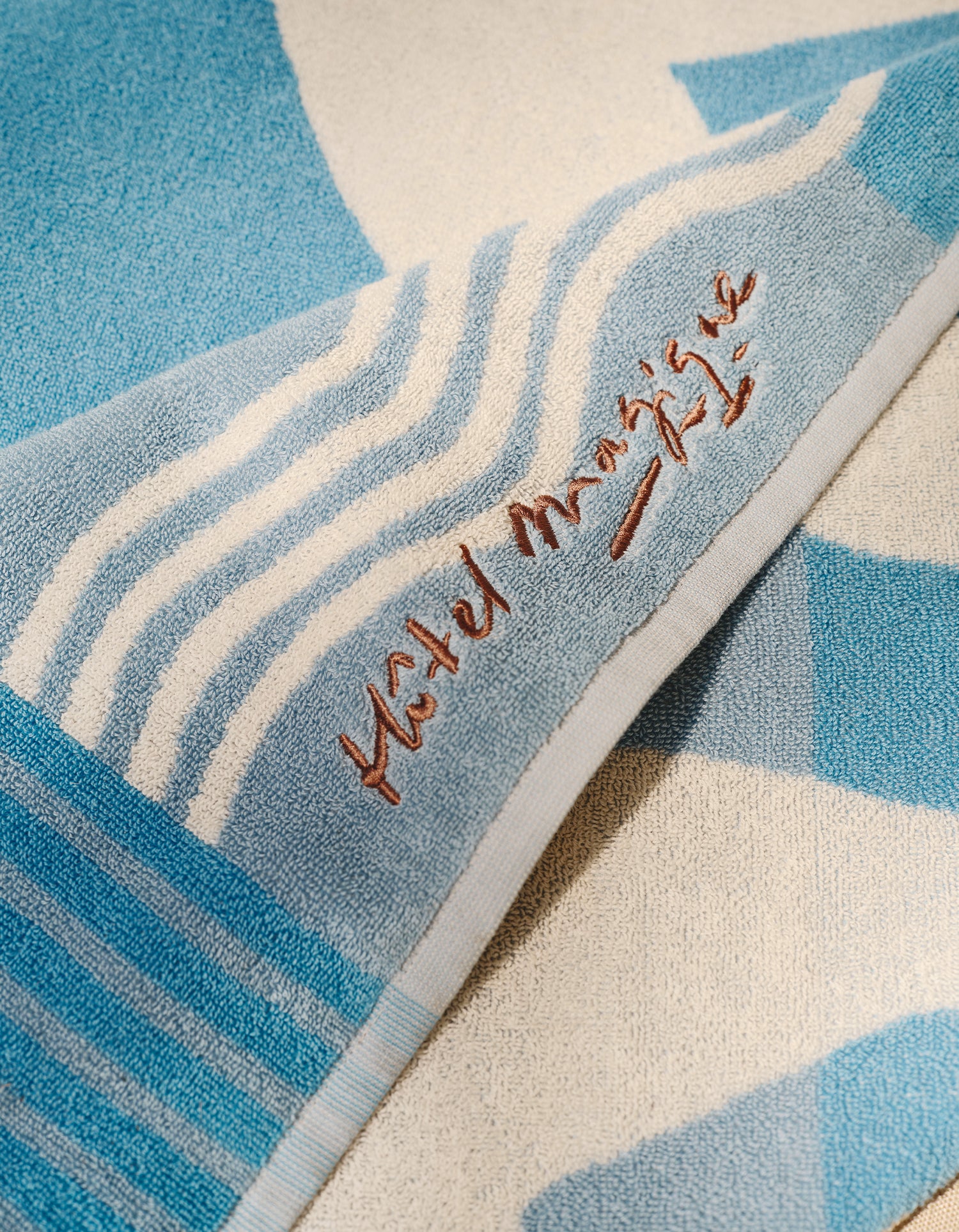 Serviette de plage - Bonsoirs x Hôtel Magique - Pool Leasure