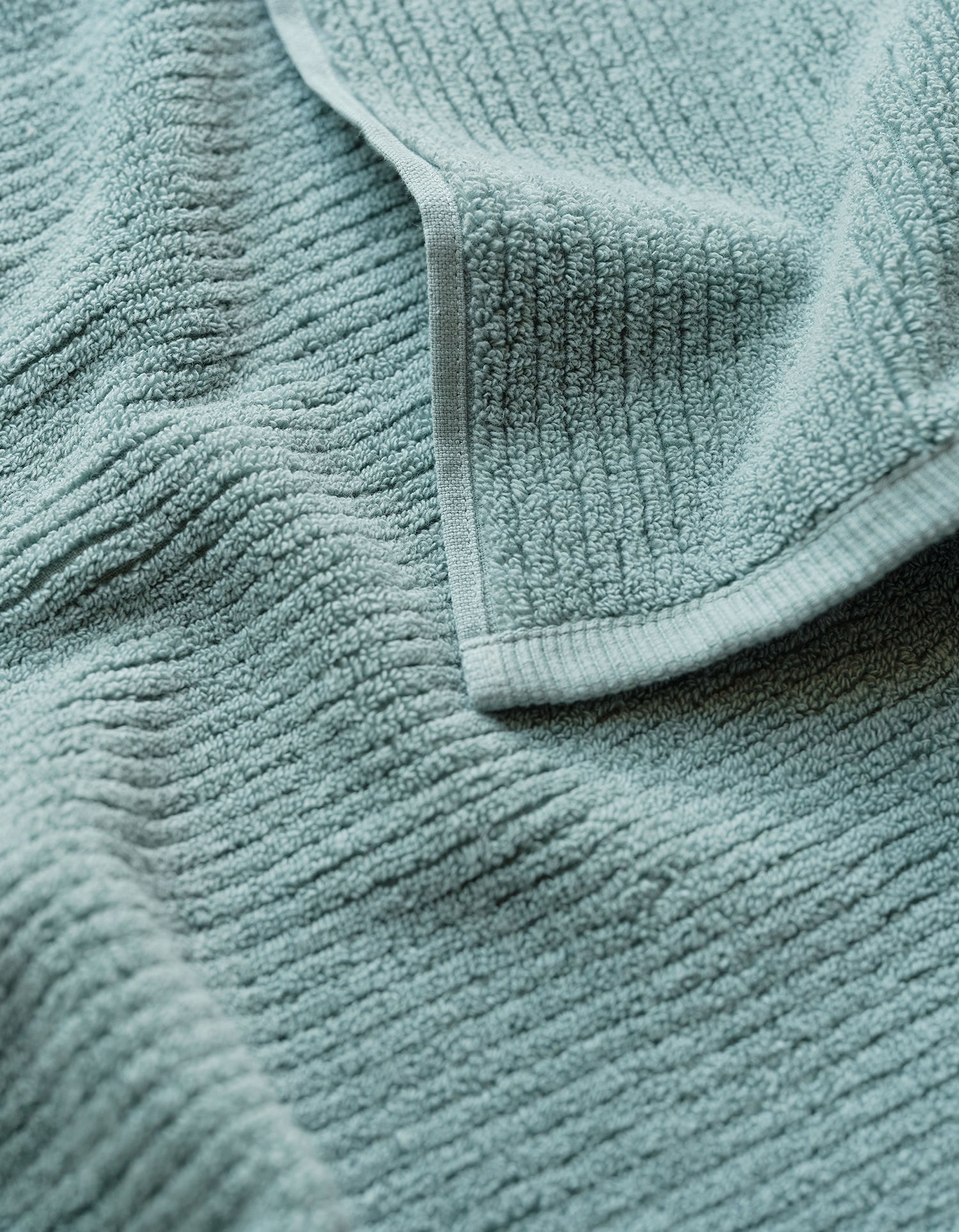 Serviette de bain moelleuse côtelée - Bleu Céladon