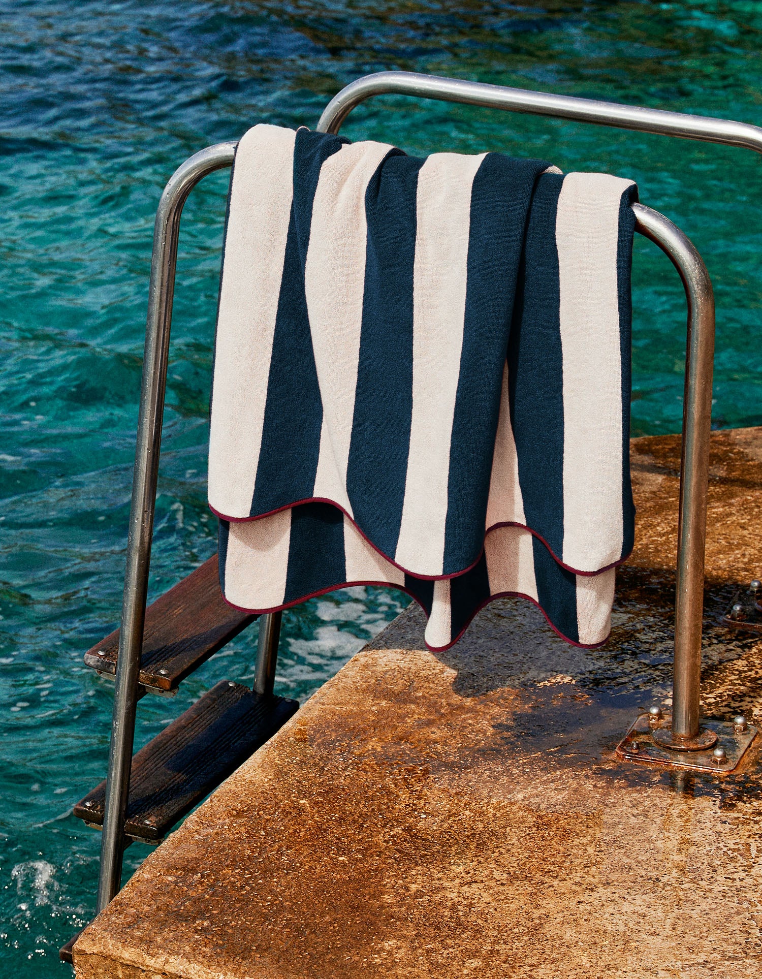 Serviette de plage - Rayure Cabine Bleue