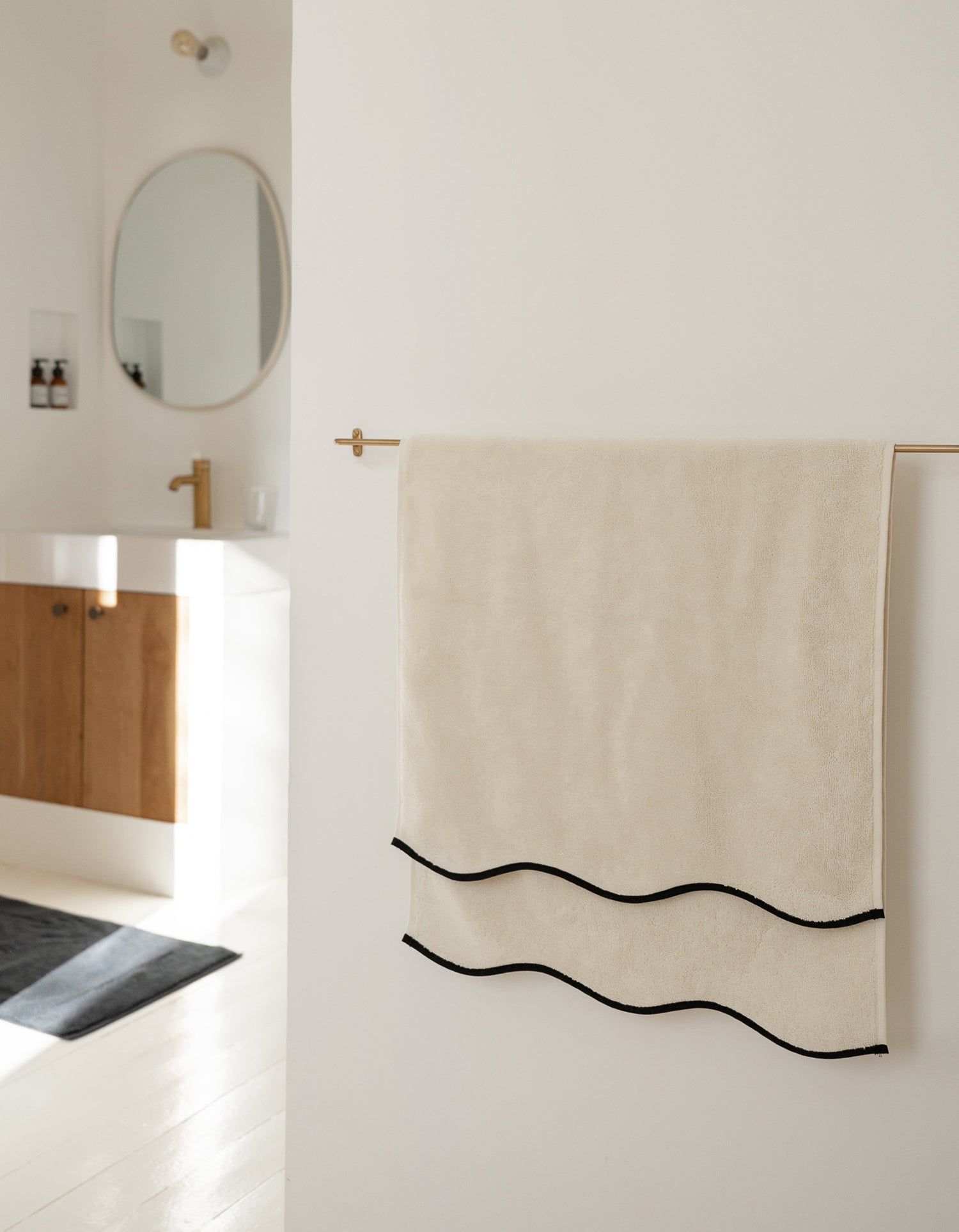 Serviette de bain Wavy - Crème & Noir