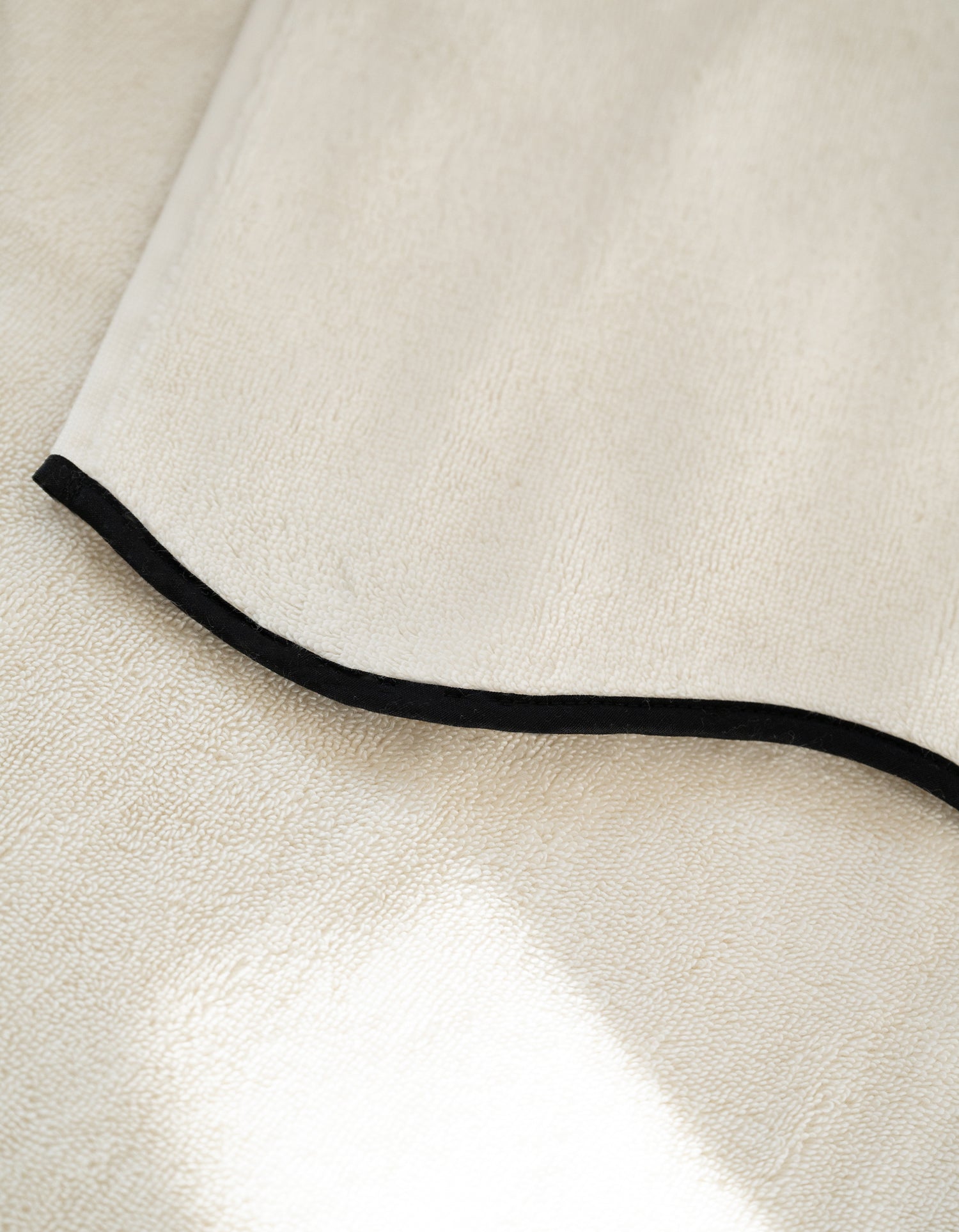 Serviette de bain Wavy - Crème & Noir