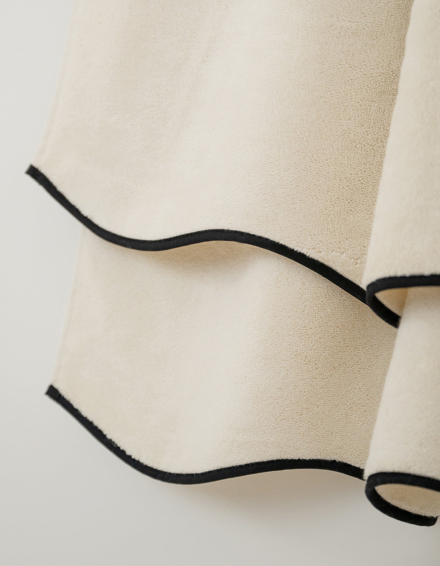Serviette de bain Wavy - Crème & Noir