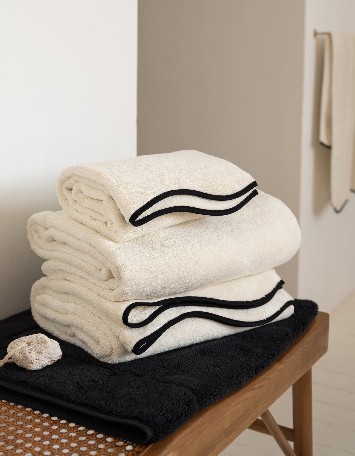 Serviette de bain Wavy - Crème & Noir
