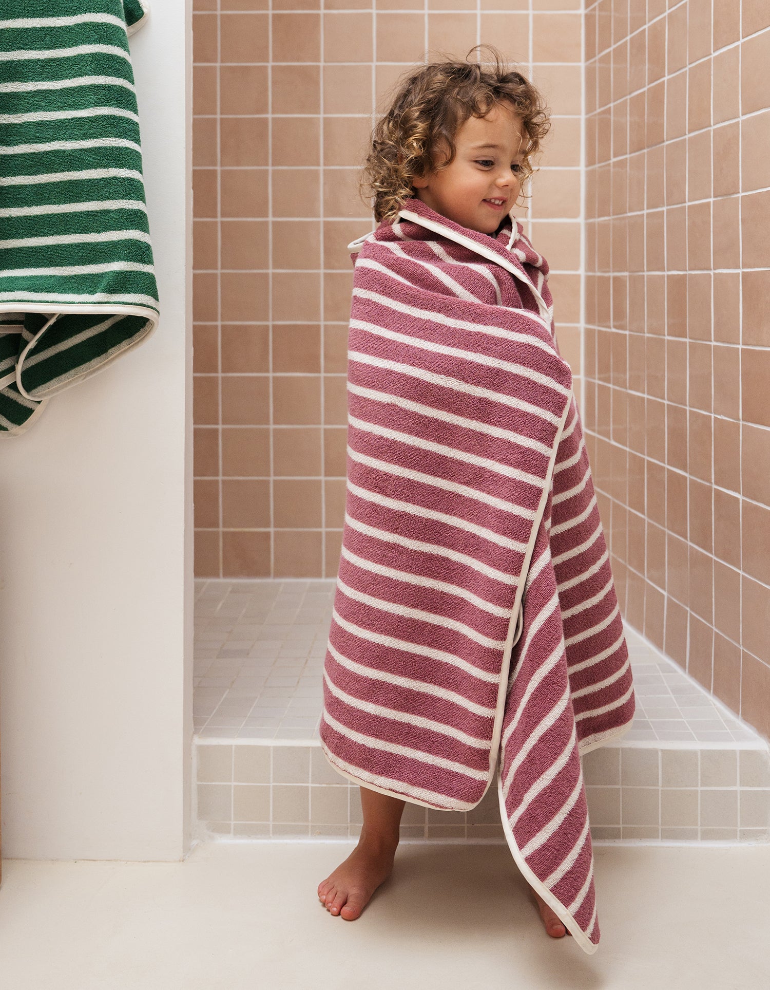 Cape de bain moelleuse Enfant - Le Petit Rayé Rose