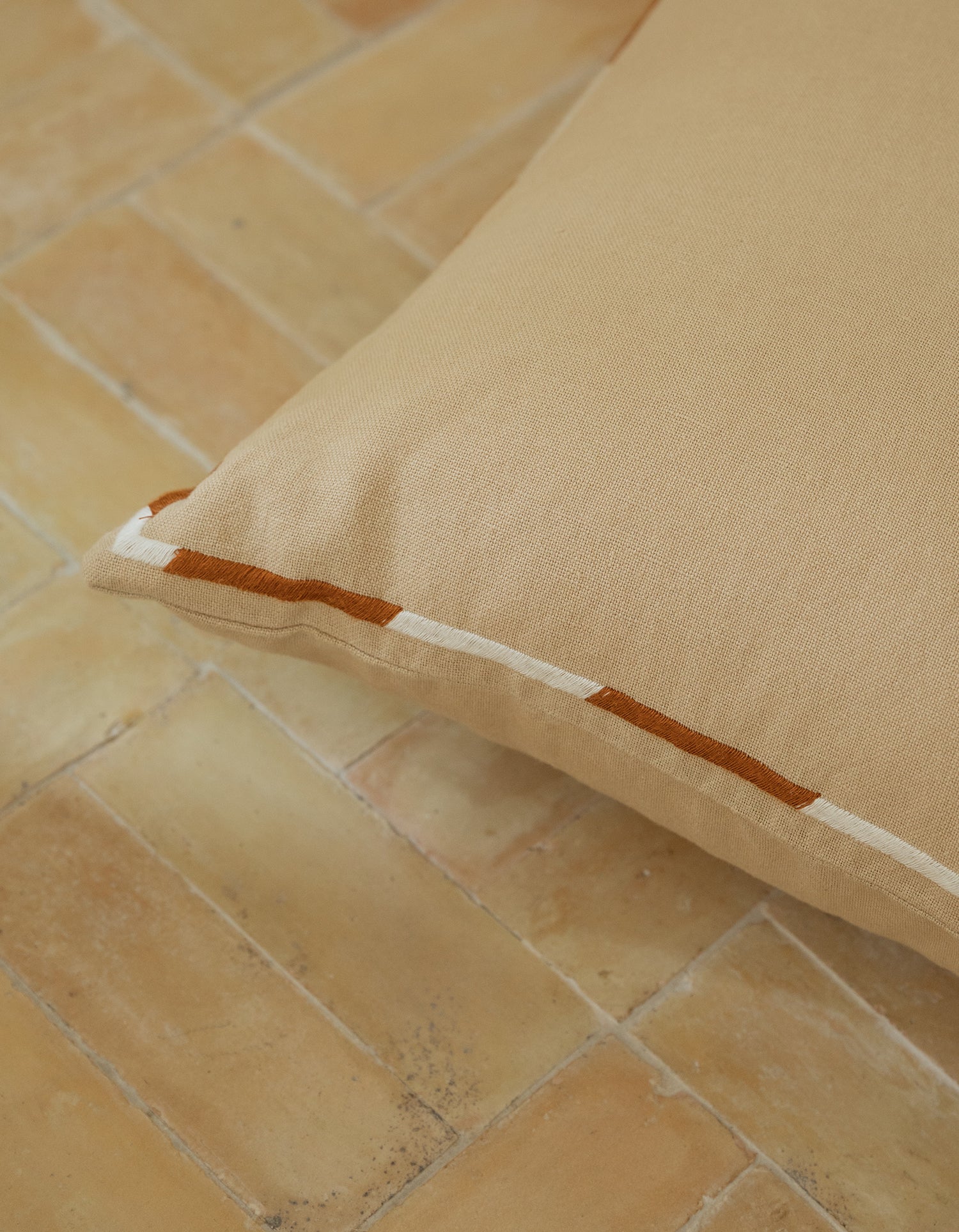 Housse de Coussin long Brodée - Naturel