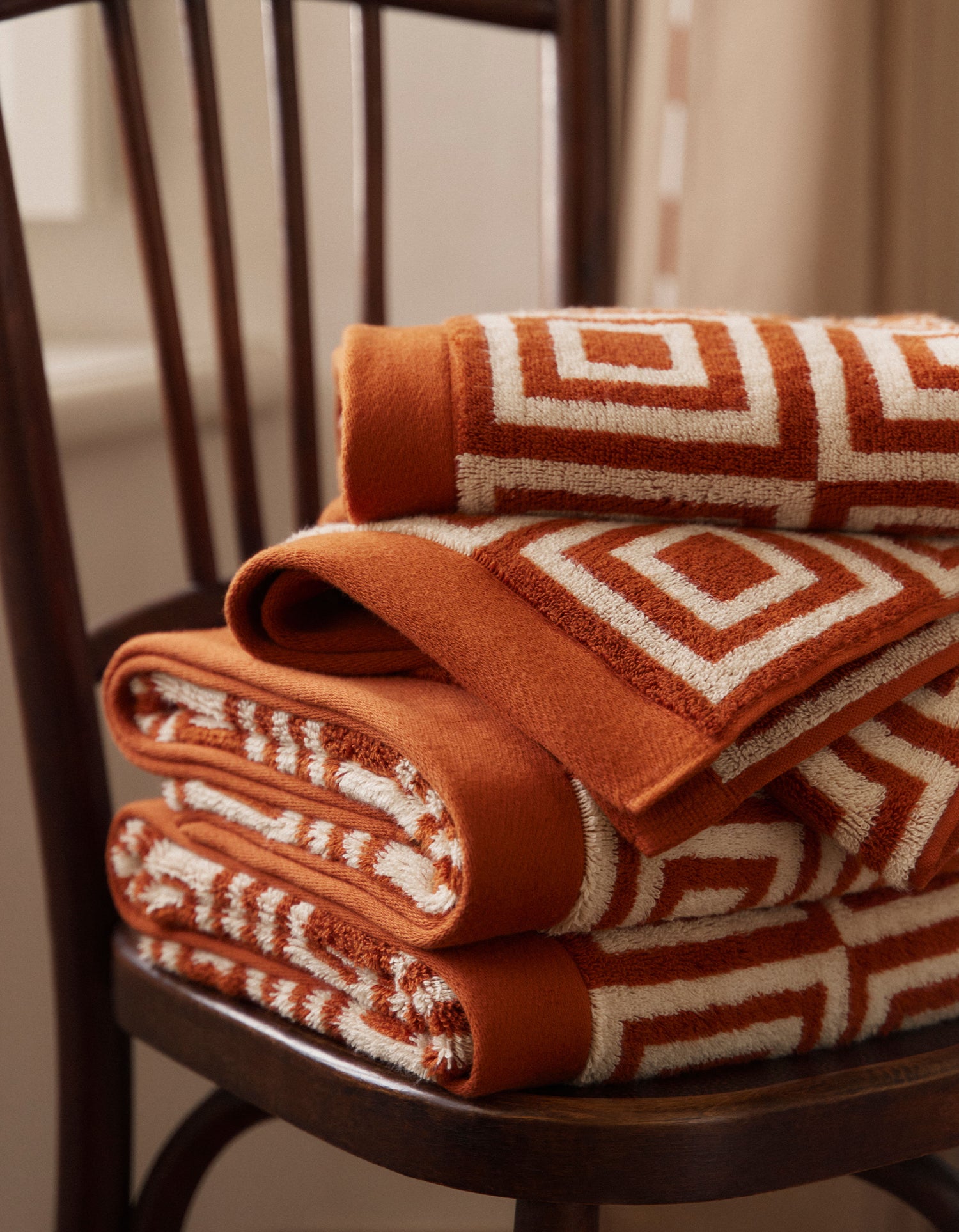 Flauschiges Badetuch - Terrakottafliesen