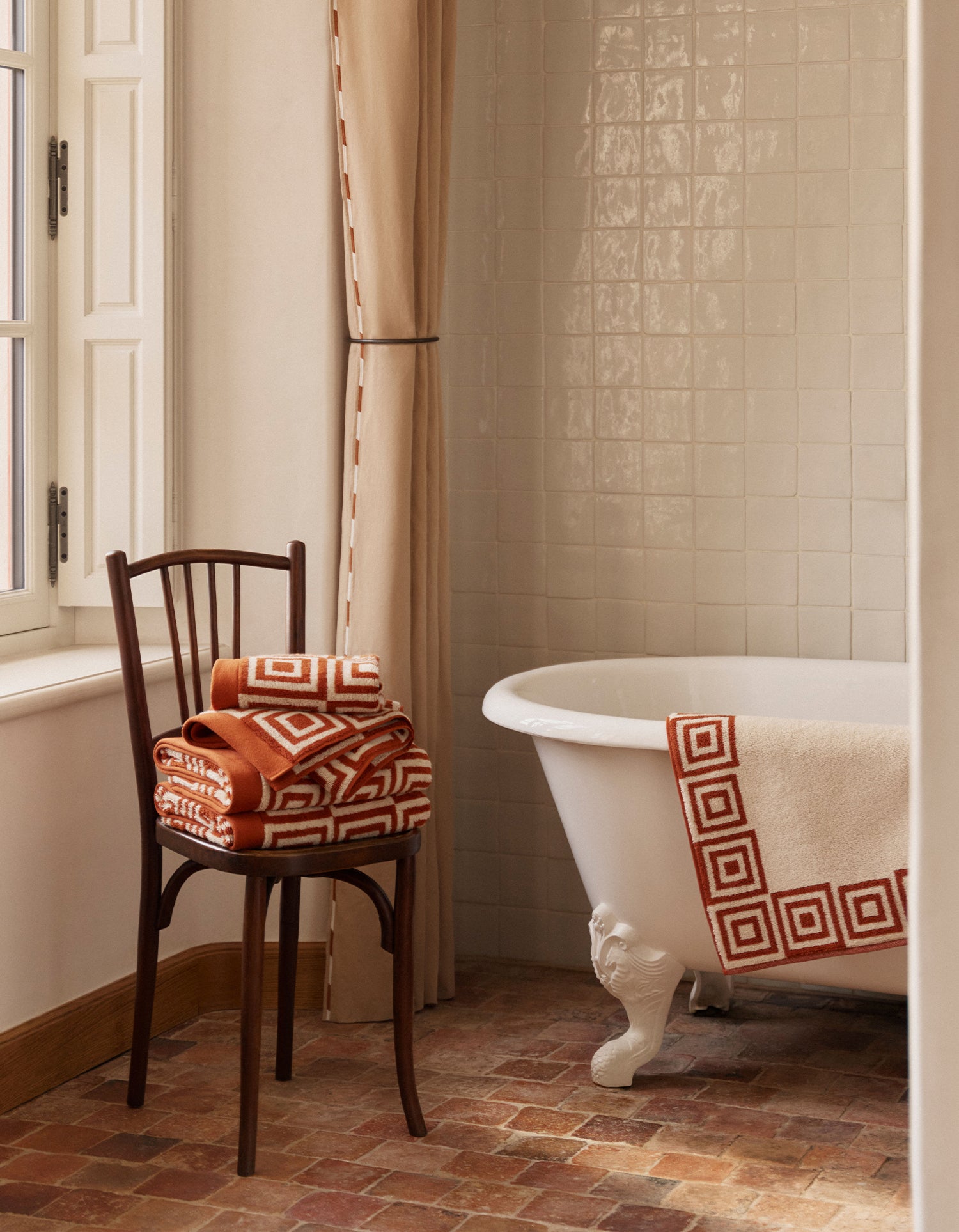 Flauschiges Badetuch - Terrakottafliesen