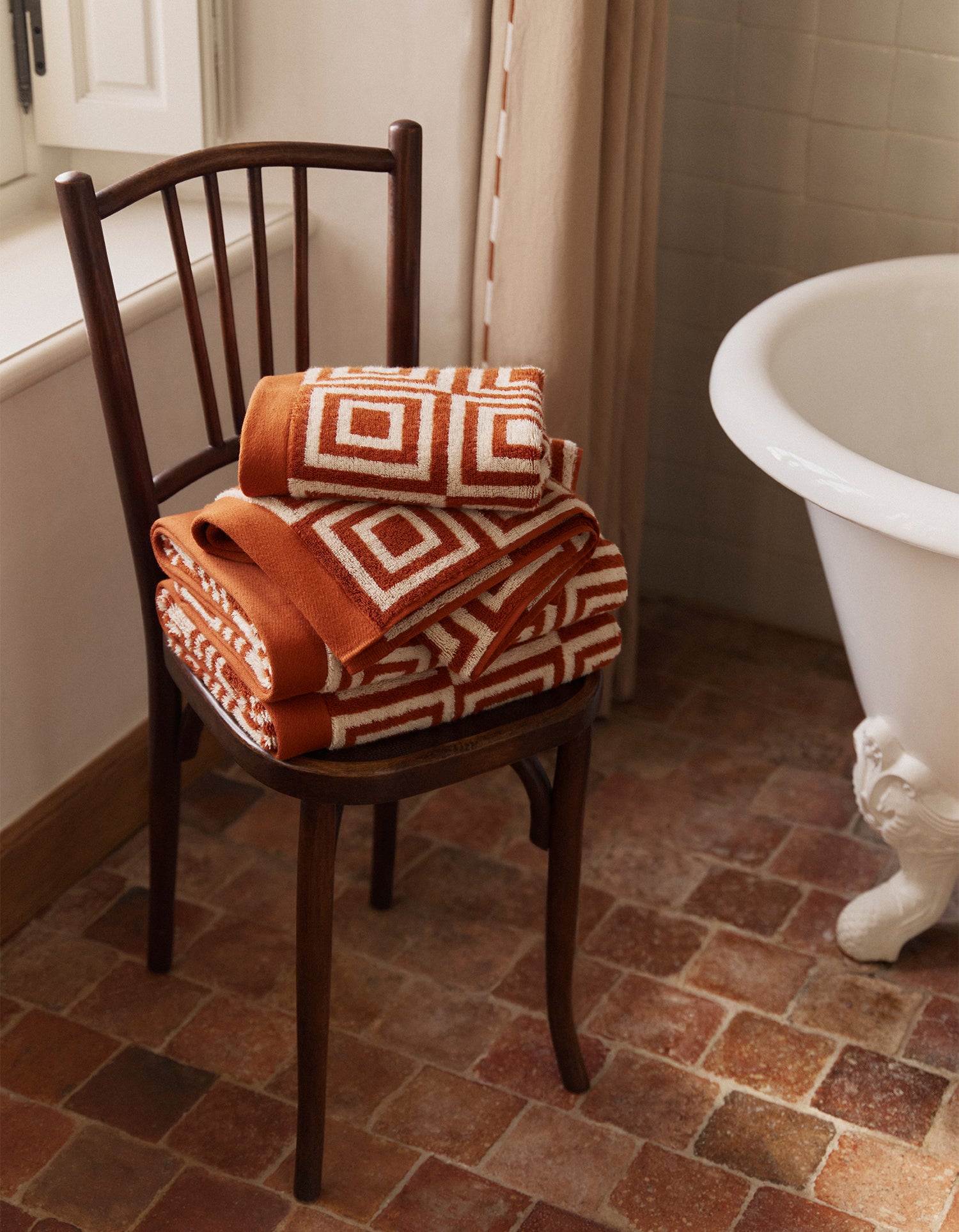 Flauschiges Badetuch - Terrakottafliesen