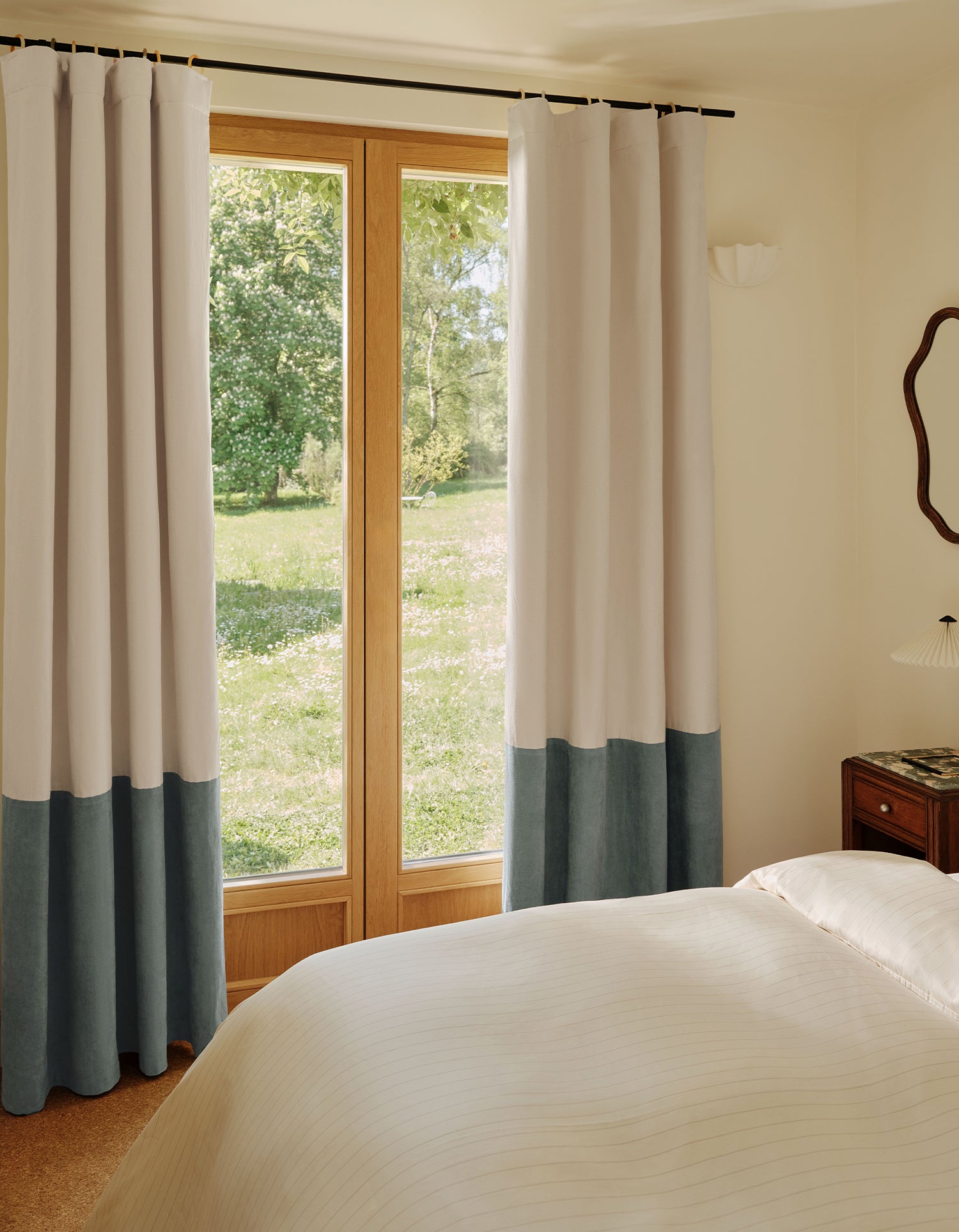 Tenda Oscurante Faubourg con occhielli signature - Bianco / Blu
