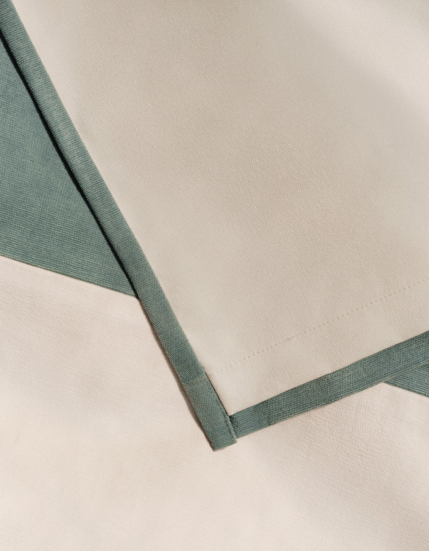 Tenda Oscurante Faubourg con occhielli signature - Bianco / Blu