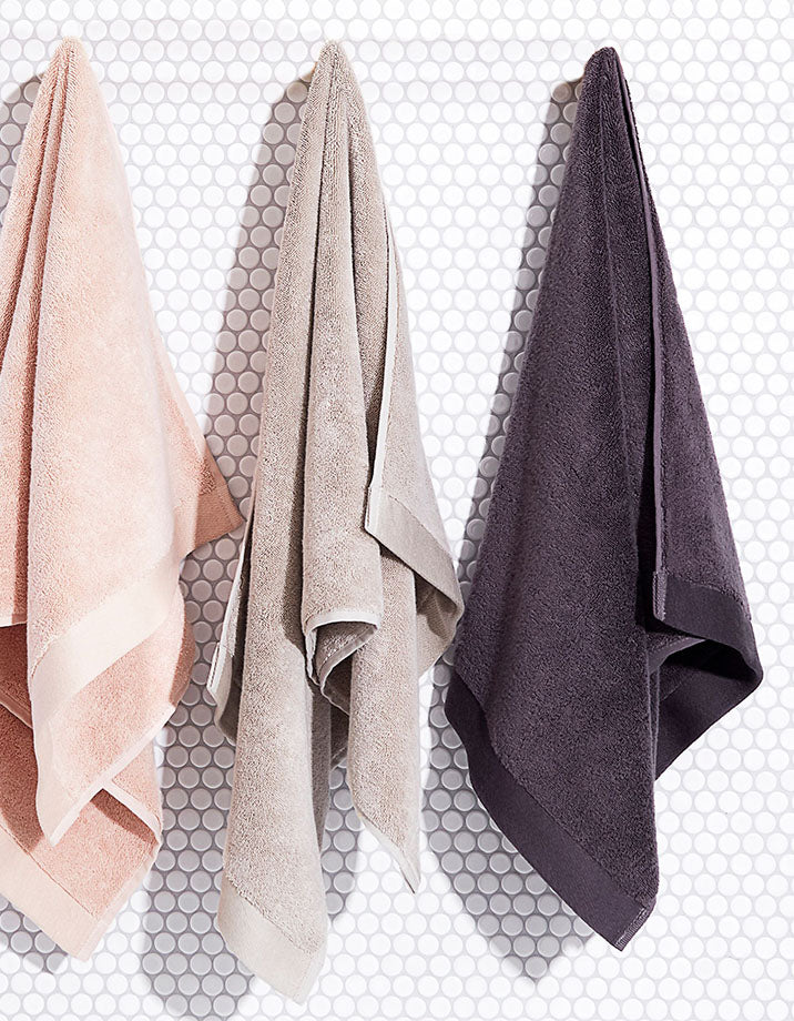 Serviette de bain moelleuse - Gris