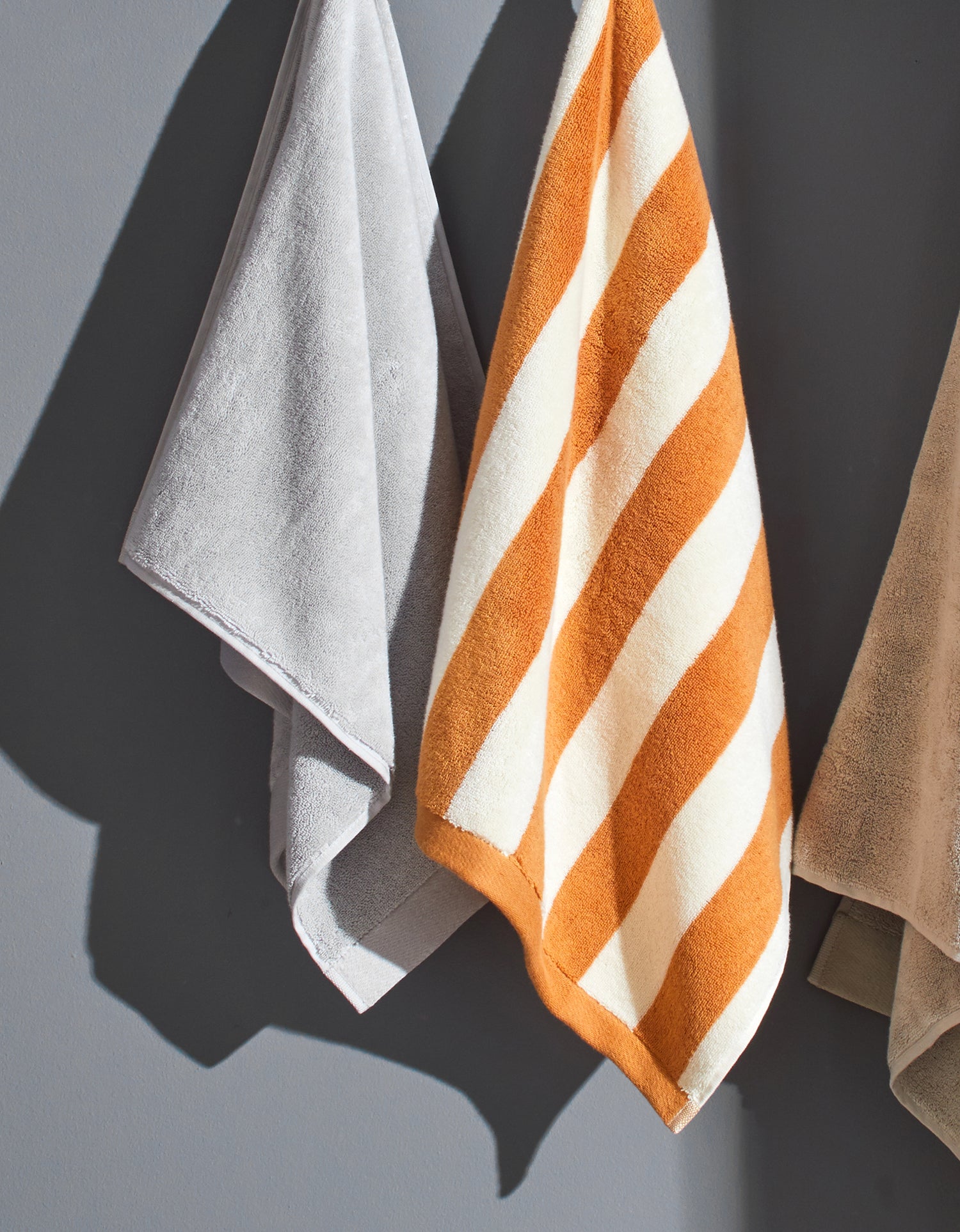 Serviette de bain moelleuse - Juste La Rayure Ocre